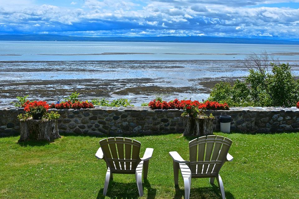 Hôtel Cap-aux-Pierres | 444 Chemin de la Baleine, La Baleine, QC G0A 2A0, Canada | Phone: (888) 554-6003