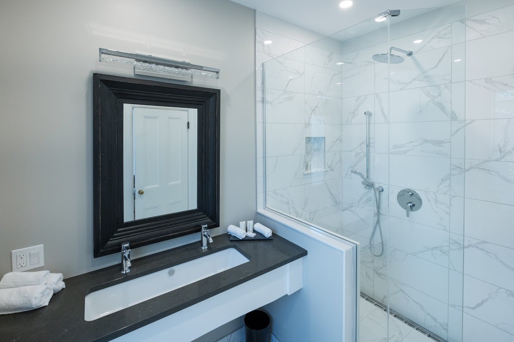 The Victorian Luxury Suites | 16 Church St, Westport, ON K0G 1X0, Canada | Phone: (613) 273-6273