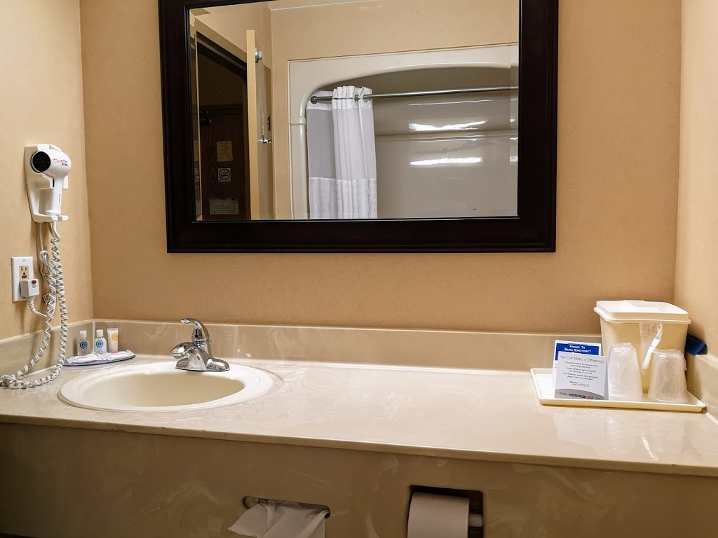 Comfort Inn | Route 2211, Northumberland County Rd 28, Port Hope, ON L1A 3V6, Canada | Phone: (905) 885-7000