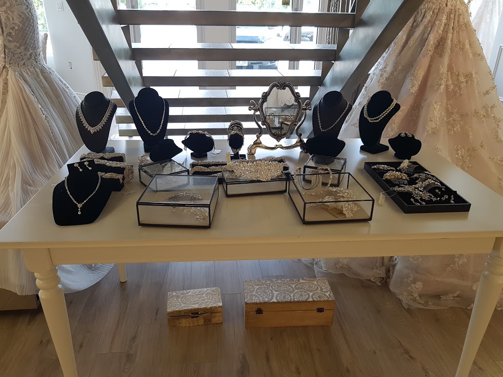 Elisabeth & Beau | 8611 Weston Rd, Woodbridge, ON L4L 9P1, Canada | Phone: (905) 265-8125