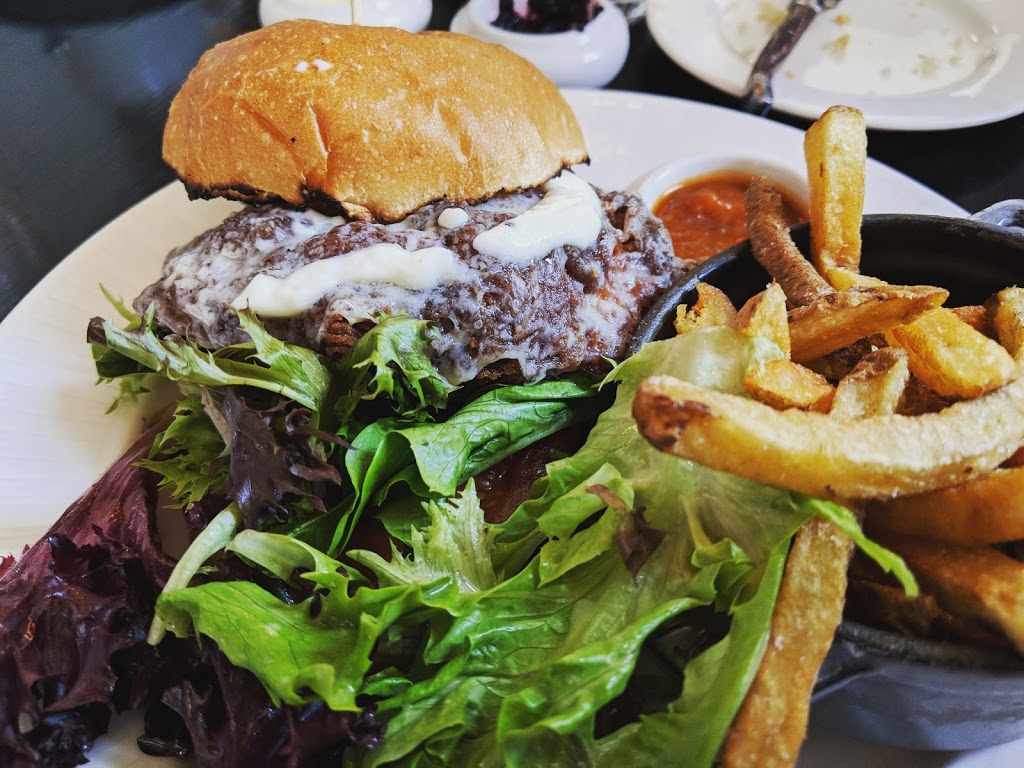Peter Pan Bistro | 373 Queen St W, Toronto, ON M5V 2A4, Canada | Phone: (416) 792-3838