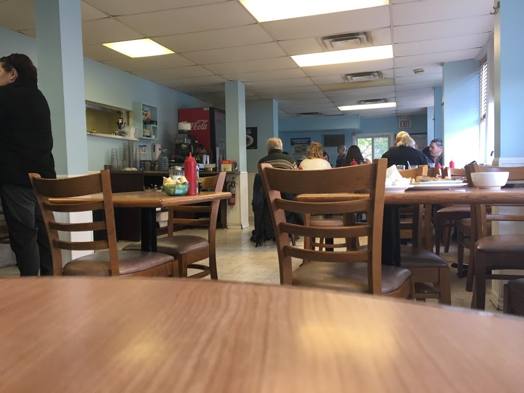 Caledon Family Restaurant | 16560 Hurontario St, Caledon Village, ON L7K 1W3, Canada | Phone: (519) 927-3514