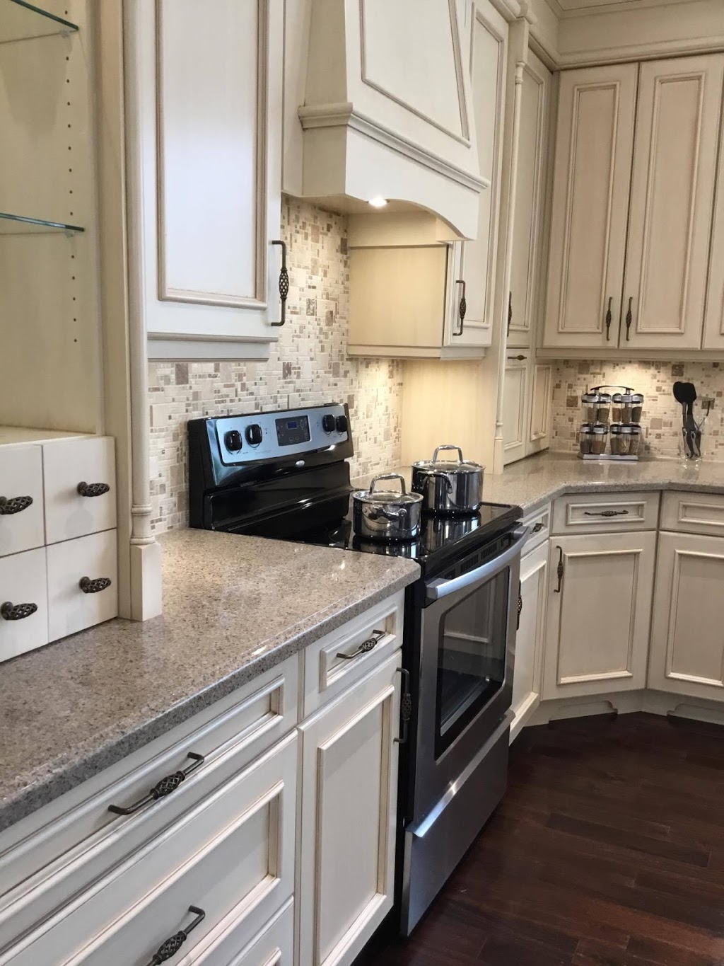 The Kitchen Studio | 1333 Thornton Rd S #1, Oshawa, ON L1J 8M8, Canada | Phone: (905) 438-1435