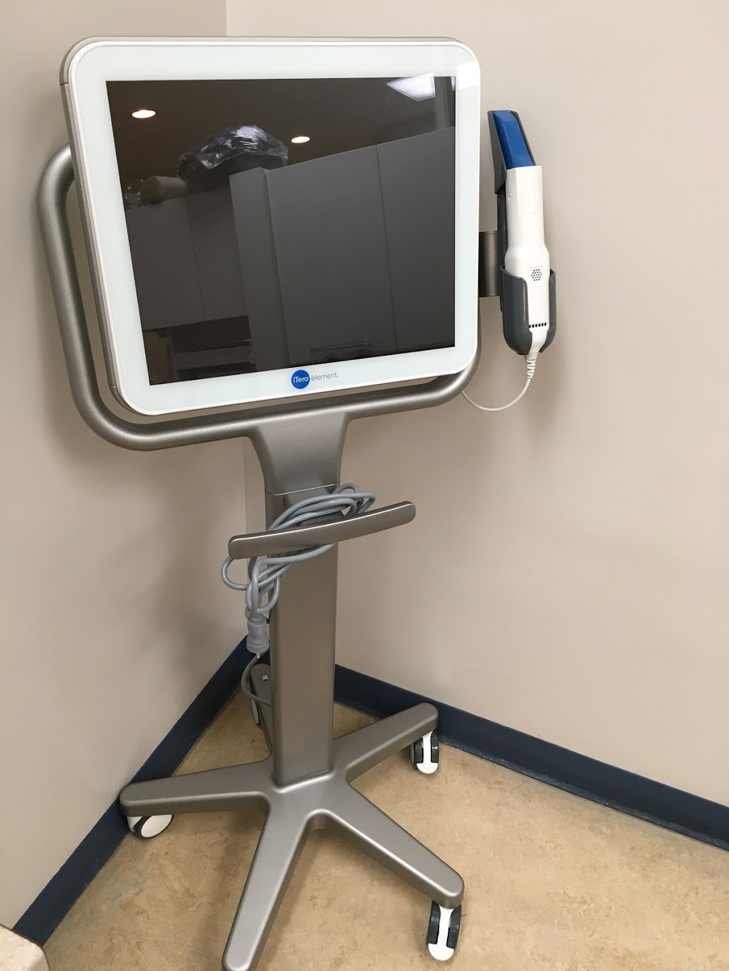 Somerset Crossing Family Dental | 16319 Somercrest St SW, Calgary, AB T2Y 3M7, Canada | Phone: (403) 256-6363