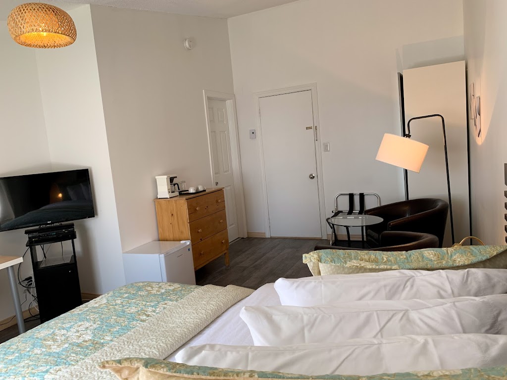 Auberge La Rosepierre | 66 Rue Principale, Grandes-Bergeronnes, QC G0T 1G0, Canada | Phone: (418) 232-6543