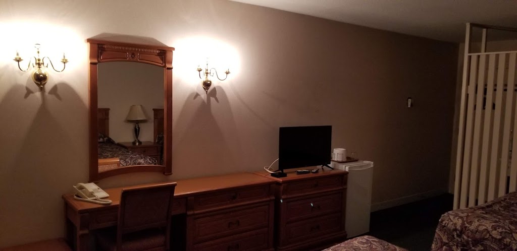 Webbs Motel | 1705 Carling Ave, Ottawa, ON K2A 1C8, Canada | Phone: (613) 728-1881