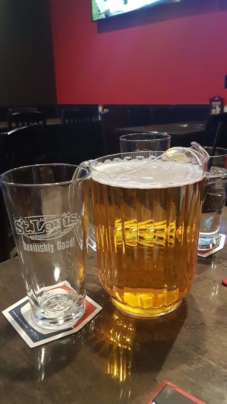 St. Louis Bar & Grill | 301 Queen St S #1, Bolton, ON L7E 2B1, Canada | Phone: (905) 857-6555