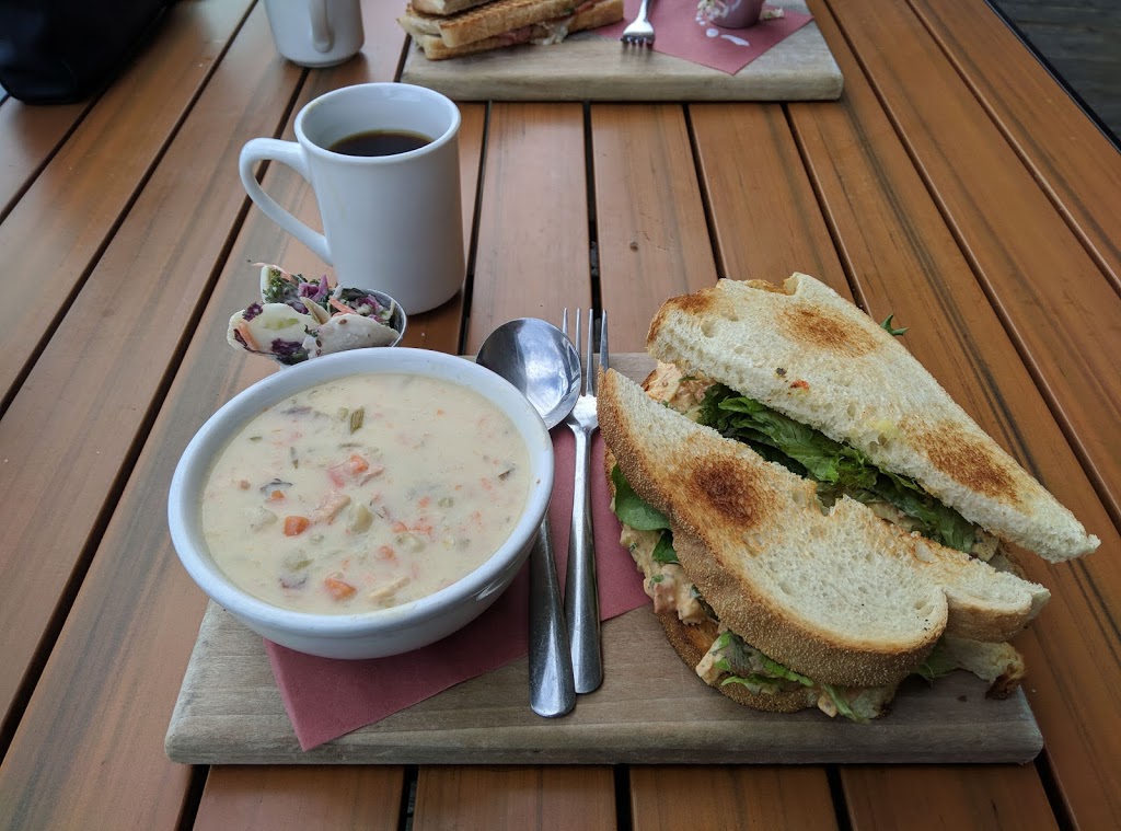 Marina Dockside Eatery | 1327 Beach Dr, Victoria, BC V8S 2N4, Canada | Phone: (250) 598-3890
