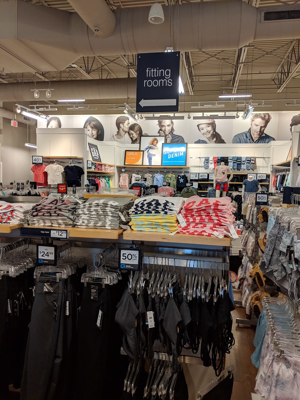 Gap Outlet | 805 Boyd St, New Westminster, BC V3M 5X2, Canada | Phone: (604) 522-0547