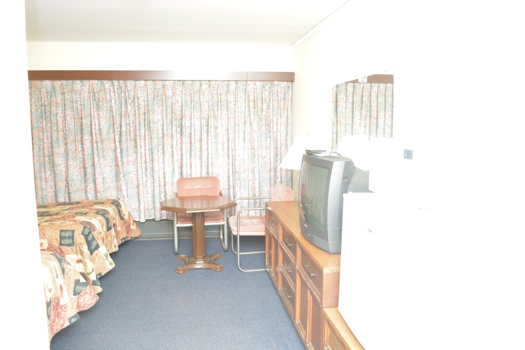 Hilltop Motel | 50 Simcoe St, Tillsonburg, ON N4G 2H5, Canada | Phone: (519) 842-5966