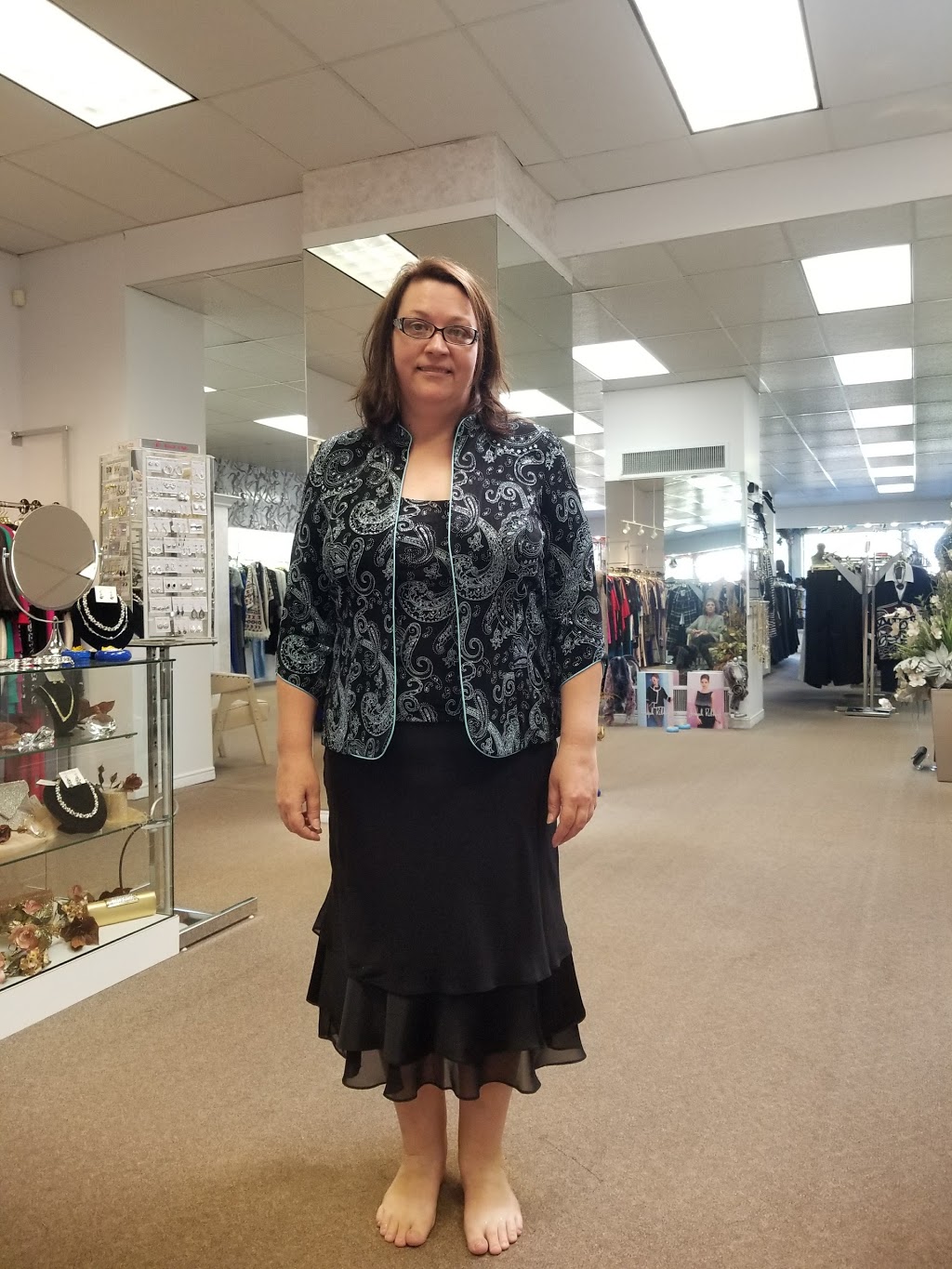 Ideal Ladies Wear | 237 Main St S, Mount Forest, ON N0G 2L1, Canada | Phone: (519) 323-1970