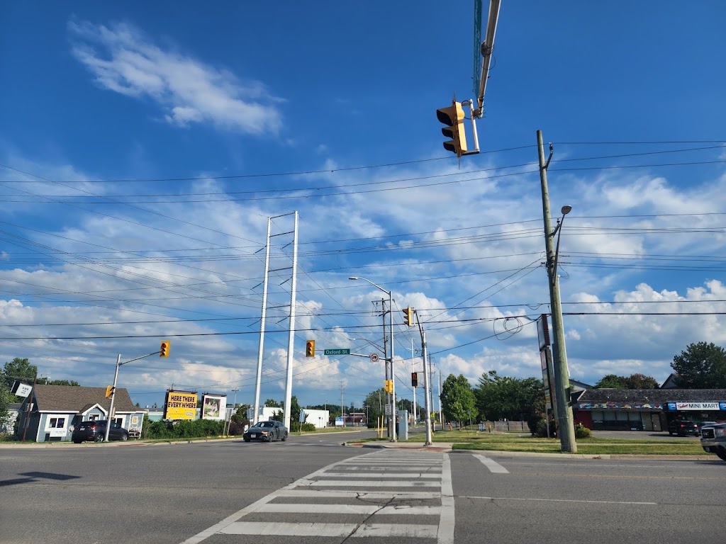 Fanshawe Mini Mart | 1631 Oxford St E, London, ON N5V 2Z4, Canada | Phone: (519) 451-4760