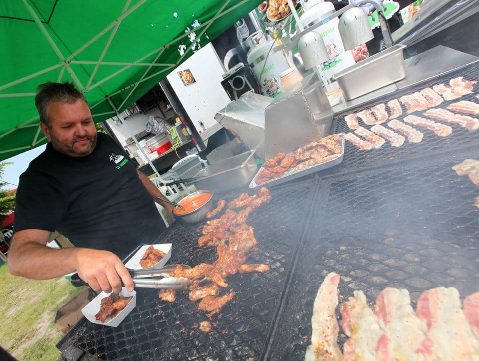 Le Carnivore Foodtruck Traiteur | 720 Rang St Joseph, Saint-Adelphe, QC G0X 2G0, Canada | Phone: (819) 448-7678