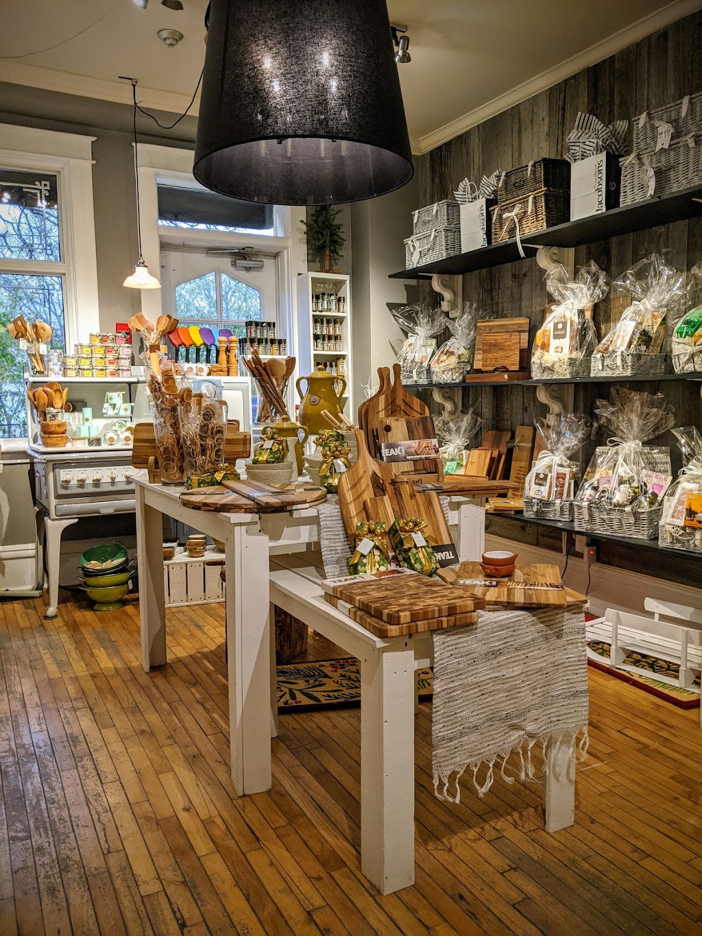 Jacobsons | 103 Beechwood Ave., Ottawa, ON K1M 1L4, Canada | Phone: (613) 746-6002