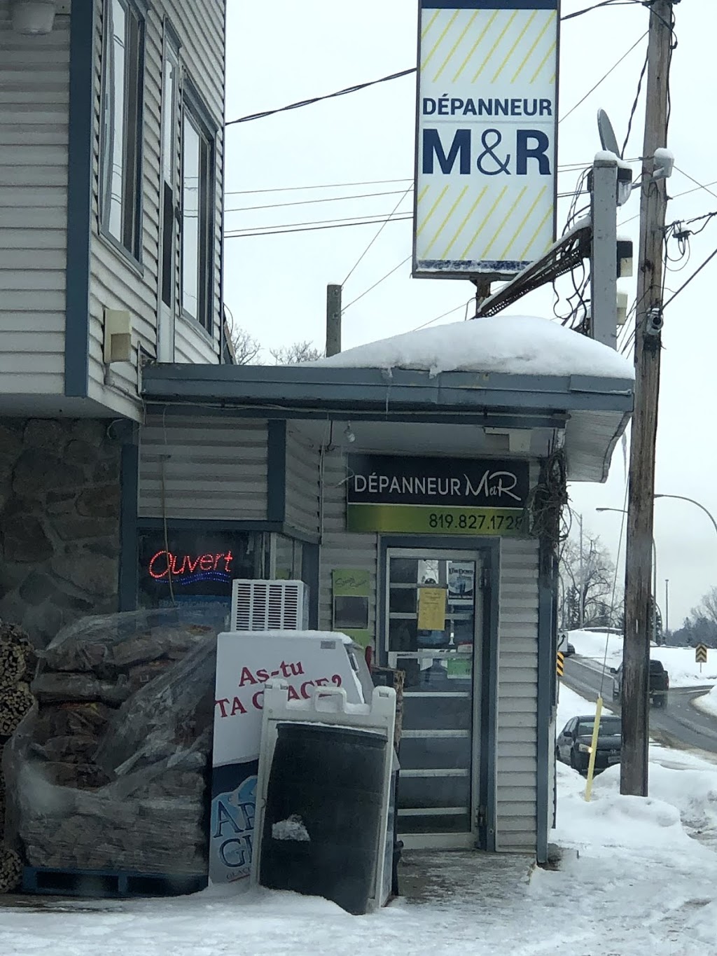 Depanneur M&R | 152 Chemin Old Chelsea, Chelsea, QC J9B 1J3, Canada | Phone: (819) 827-1728