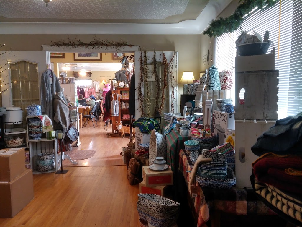 The Country Farmhouse | Rge Rd. 221, Cluny, AB T0J 0S0, Canada | Phone: (403) 734-2593