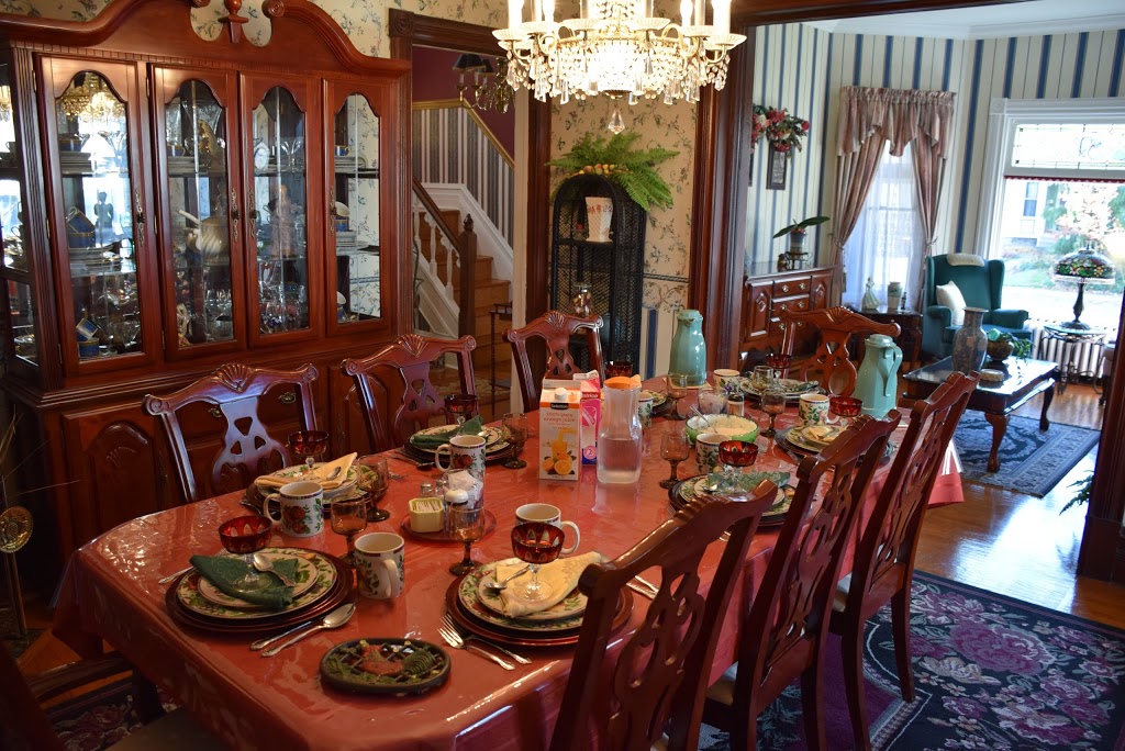 Blue Gables B&B | 4305 Simcoe St, Niagara Falls, ON L2E 1T5, Canada | Phone: (647) 865-5575