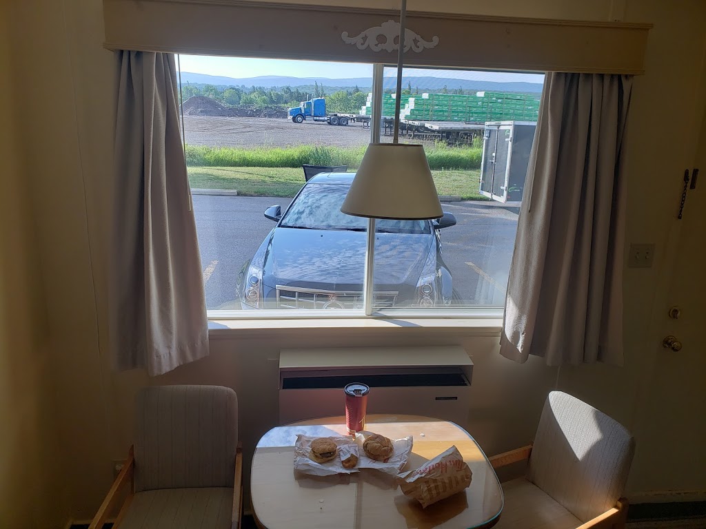 Motel La Seigneurie | 708 Route de lÉglise, Saint-Jean-Port-Joli, QC G0R 3G0, Canada | Phone: (418) 598-3351