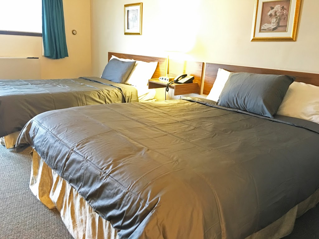 Hawks Nest Motel | 121 2 St W, Cremona, AB T0M 0R0, Canada | Phone: (403) 637-2185