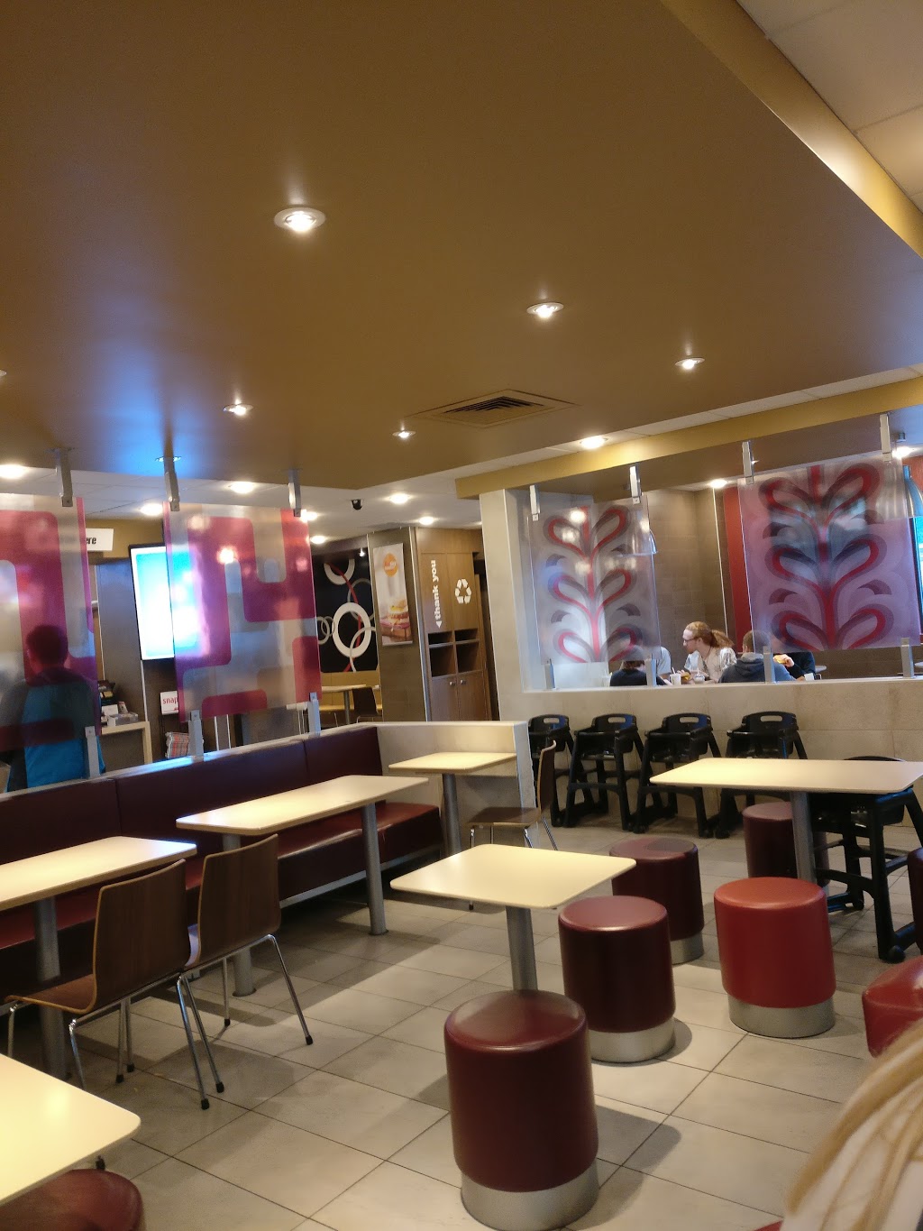 McDonalds | 375 Iroquois Shore Rd, Oakville, ON L6H 1M3, Canada | Phone: (905) 842-6865