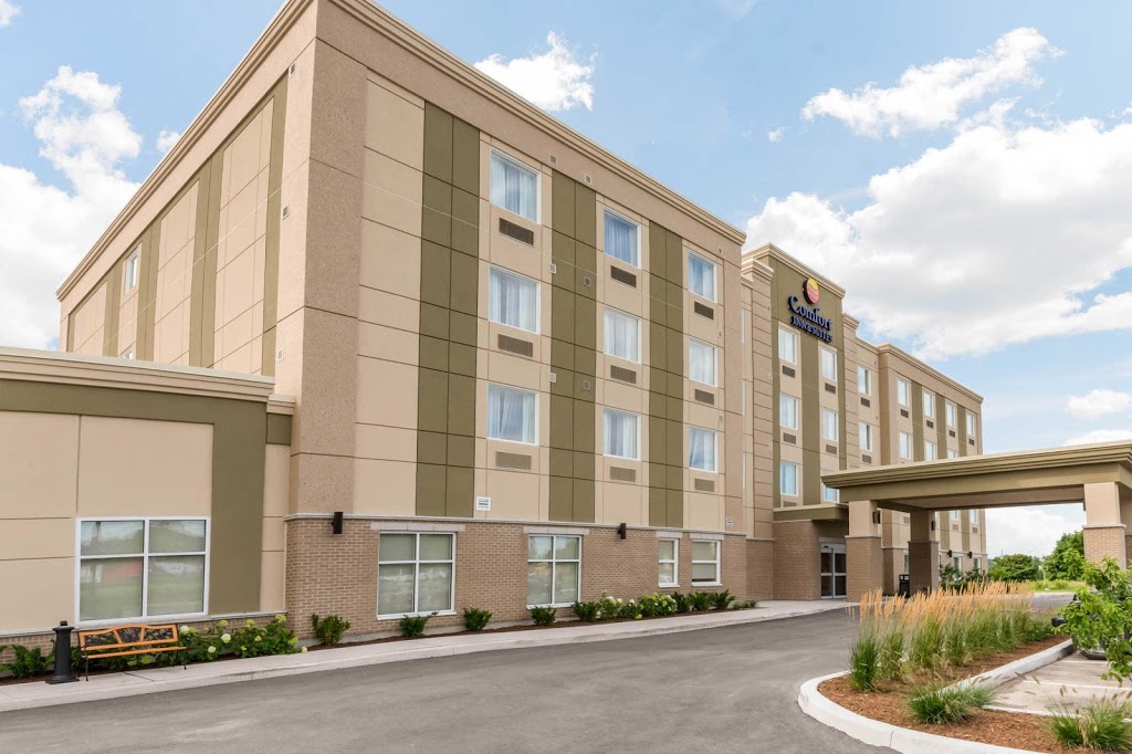 Comfort Inn & Suites | 5 Spicer Square, Bowmanville, ON L1C 5M2, Canada | Phone: (905) 623-6781