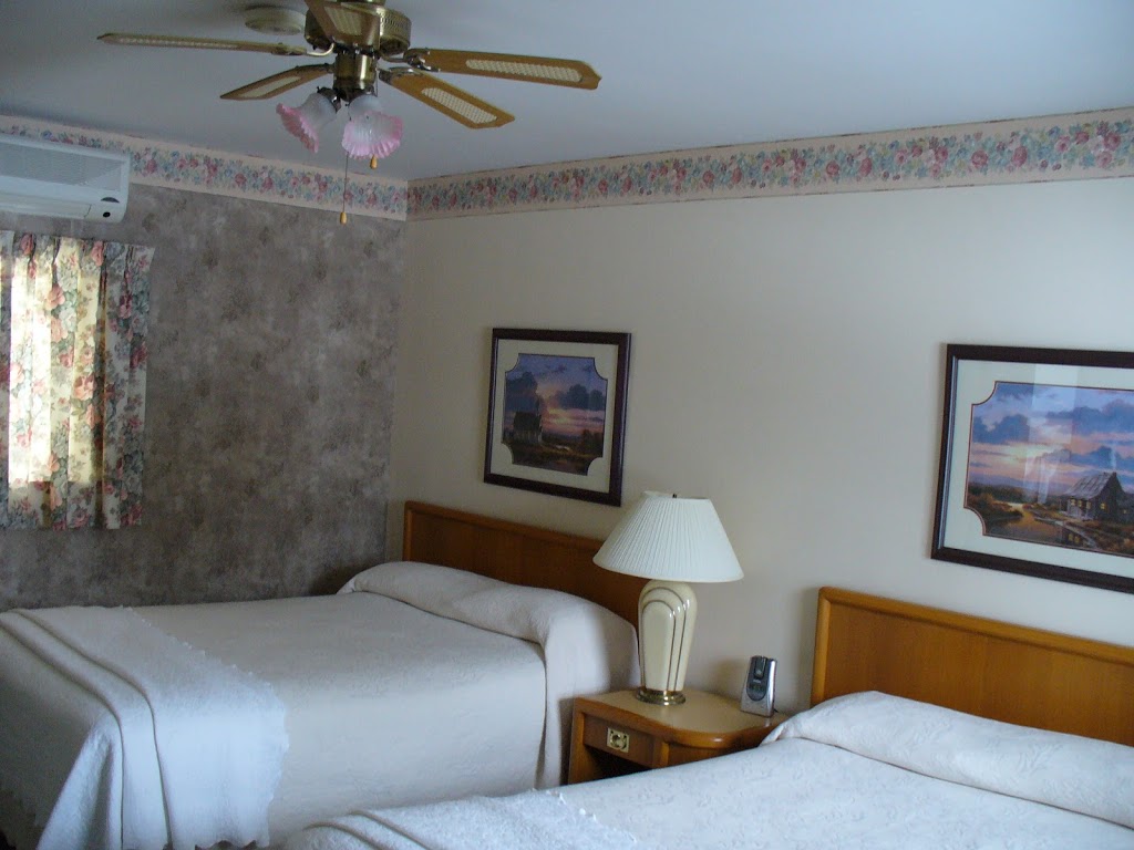 Hilltop Motel | 300 S Sykes St, Meaford, ON N4L 1C7, Canada | Phone: (519) 538-1700
