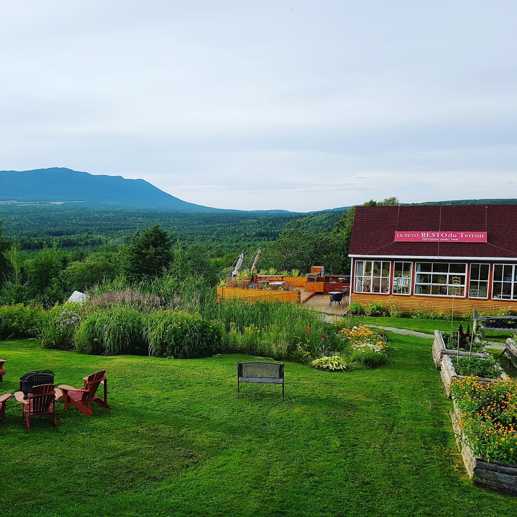 Au Vaillantbourg B&B | 12 Rue Principale O, Notre-Dame-des-Bois, QC J0B 2E0, Canada | Phone: (819) 888-1001