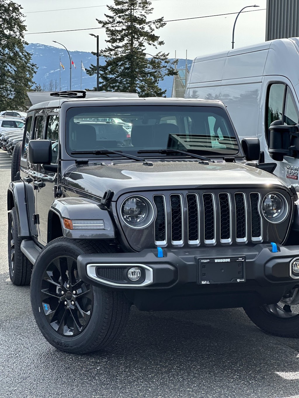 Woodgrove Chrysler | 6800 Island Hwy N, Nanaimo, BC V9V 1A3, Canada | Phone: (250) 390-3030