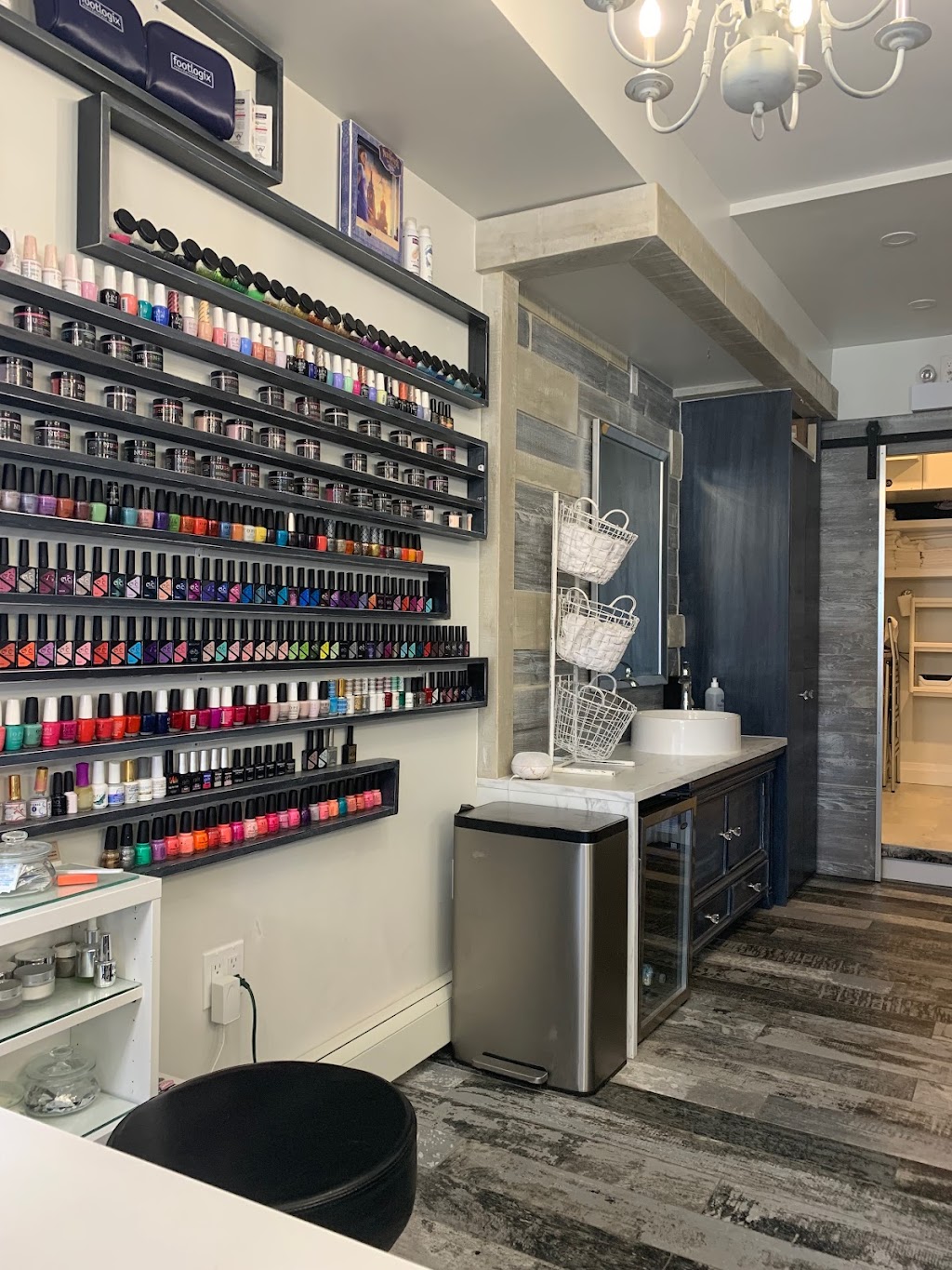 the Nail Boutique & Medical Foot Care | point of interest | 674 Fennell Ave E, Hamilton, ON L8V 1V2, Canada | 9053184039 OR +1 905-318-4039