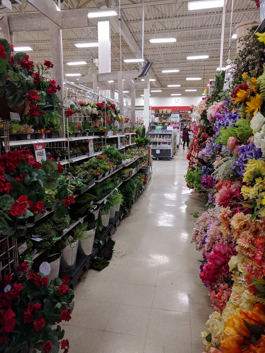 Michaels | 5617 Hazeldean Rd, Ottawa, ON K2S 0P5, Canada | Phone: (613) 831-9023