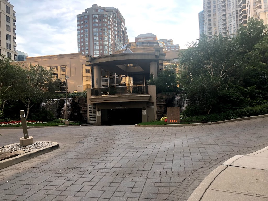 Mississauga Furnished Apartments | 3888 Duke of York Blvd Unit: 2520, Mississauga, ON L5B 4P5, Canada | Phone: (647) 885-5543