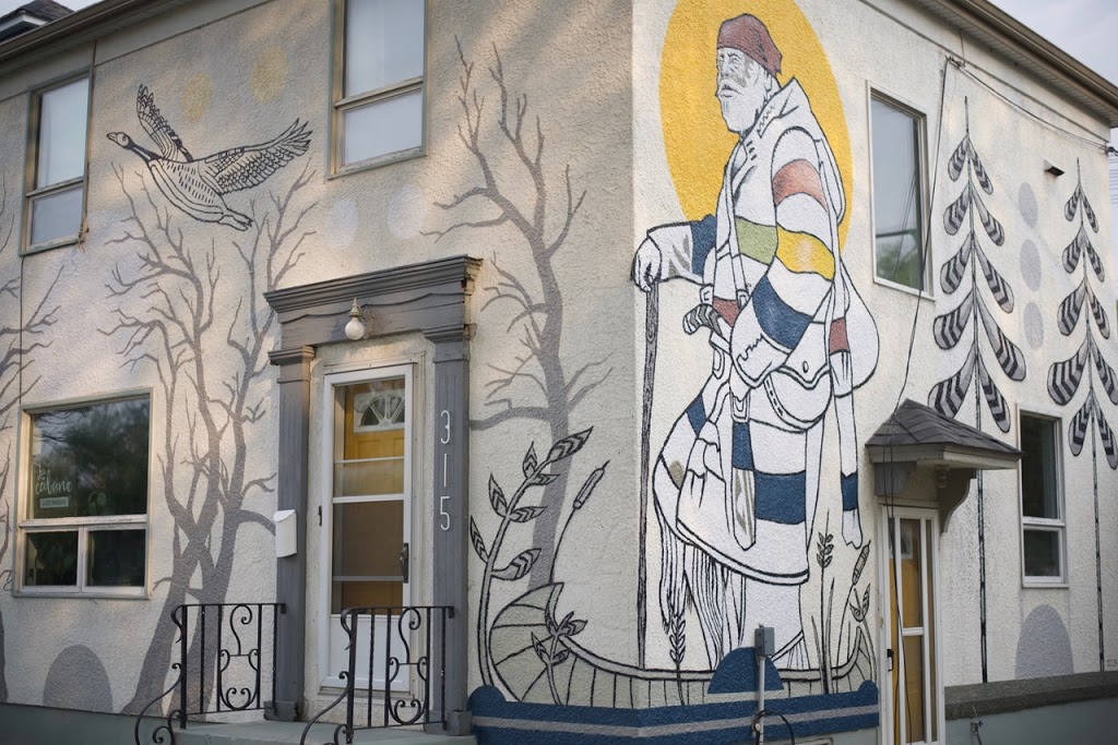 La Cabane Guesthouse | 315 Provencher Blvd, Winnipeg, MB R2H 0G8, Canada | Phone: (204) 794-4218