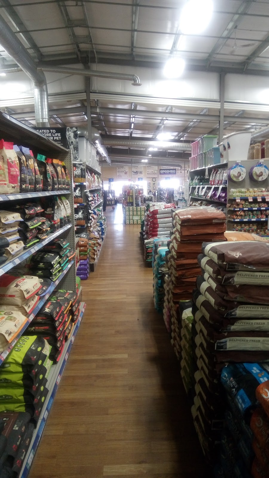 Rens Pets Oakville | 4002 Trafalgar Rd, Oakville, ON L6H 7B7, Canada | Phone: (905) 257-4611