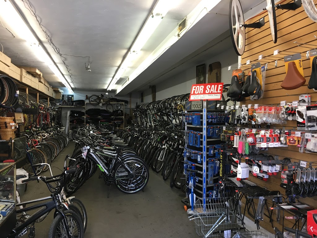Uncle Jacob | 355 Spadina Ave, Toronto, ON M5T 2G3, Canada | Phone: (416) 340-2715