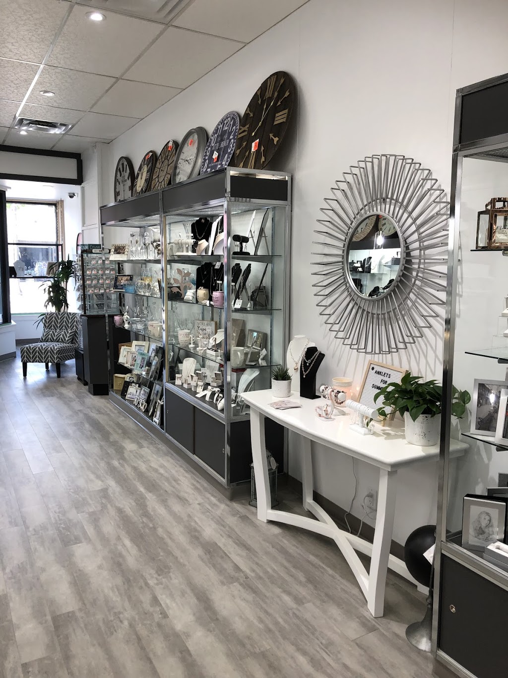 Victor Lair Jewellers | 238 Durham St E, Walkerton, ON N0G 2V0, Canada | Phone: (519) 881-1700