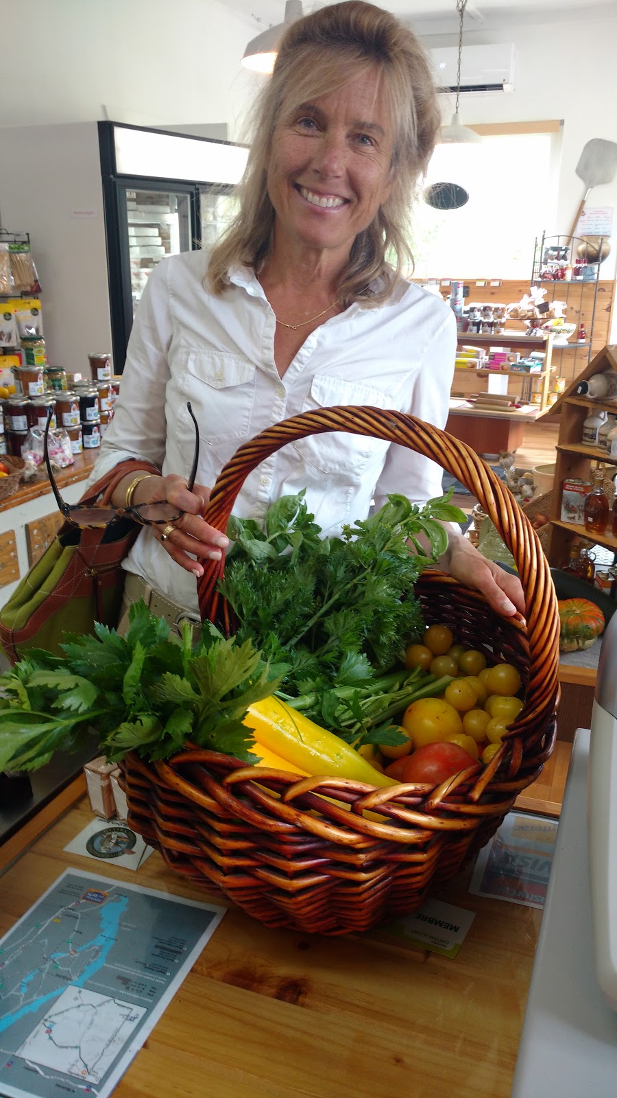 Béret rouge / épicerie fine | 2621 Chemin de Fitch Bay, Magog, QC J1X 3W4, Canada | Phone: (819) 267-8770