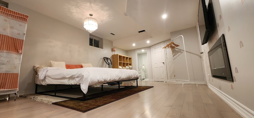Anitas Place Cambridge AirBnB | 131 Chester Dr, Cambridge, ON N1T 0B1, Canada | Phone: (905) 719-9137