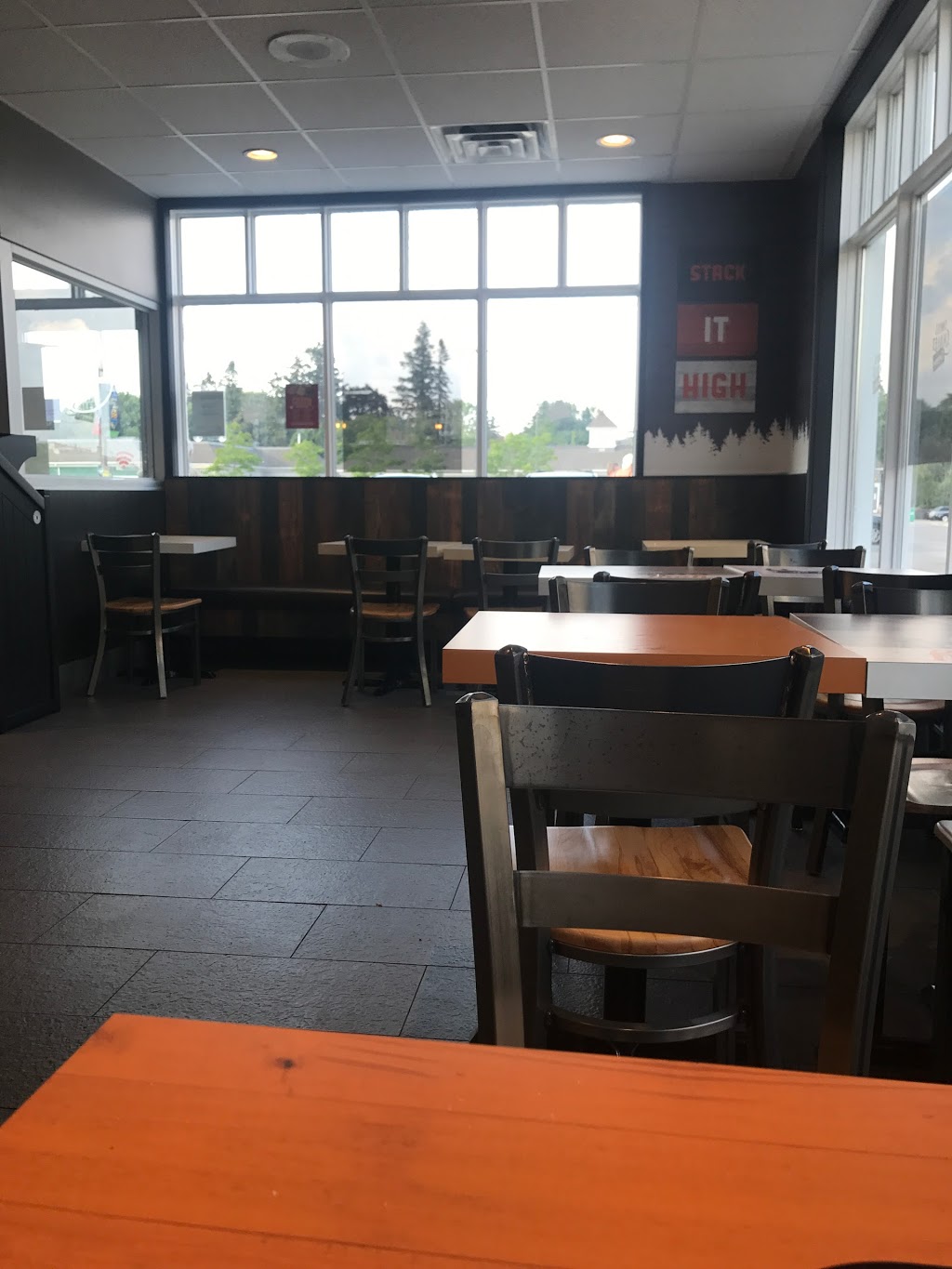 Harveys | 252 Lakeshore Rd W, Mississauga, ON L5H 1G6, Canada | Phone: (905) 278-0391