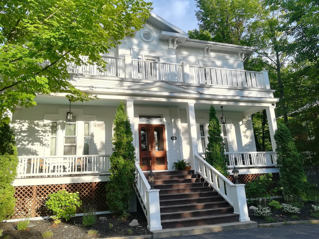Auberge Au Fil Des Saisons | 14 Rue Laurier O, Victoriaville, QC G6P 6P3, Canada | Phone: (819) 357-7307