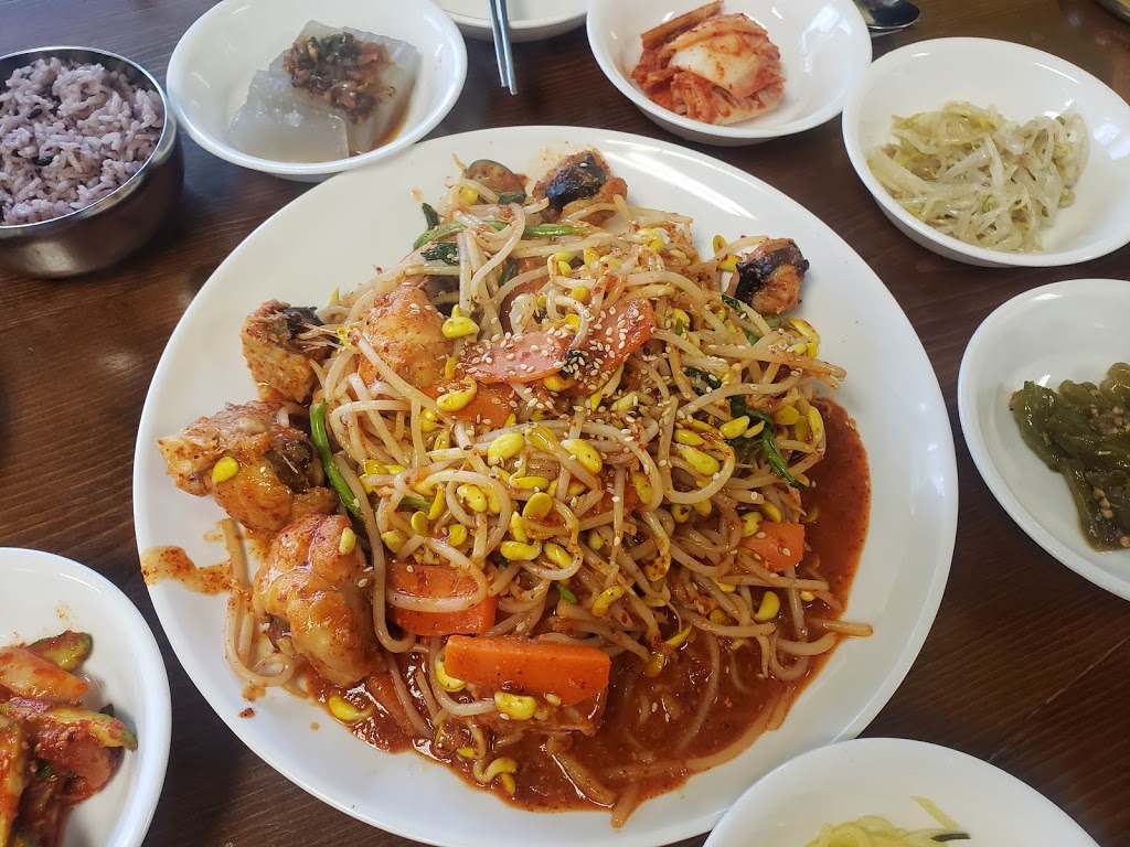 Finch JungSooNae (Jung Soo Nae) 핀치 정수네 뚝배기 | 5754 Yonge St, North York, ON M2M 3T6, Canada | Phone: (416) 222-4267