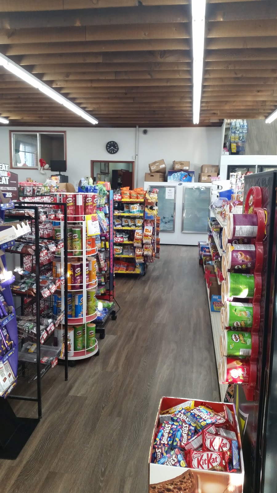 M&M Convenience & Garden Centre | 1320 Molson St, Winnipeg, MB R2K 3Y4, Canada | Phone: (204) 668-8371