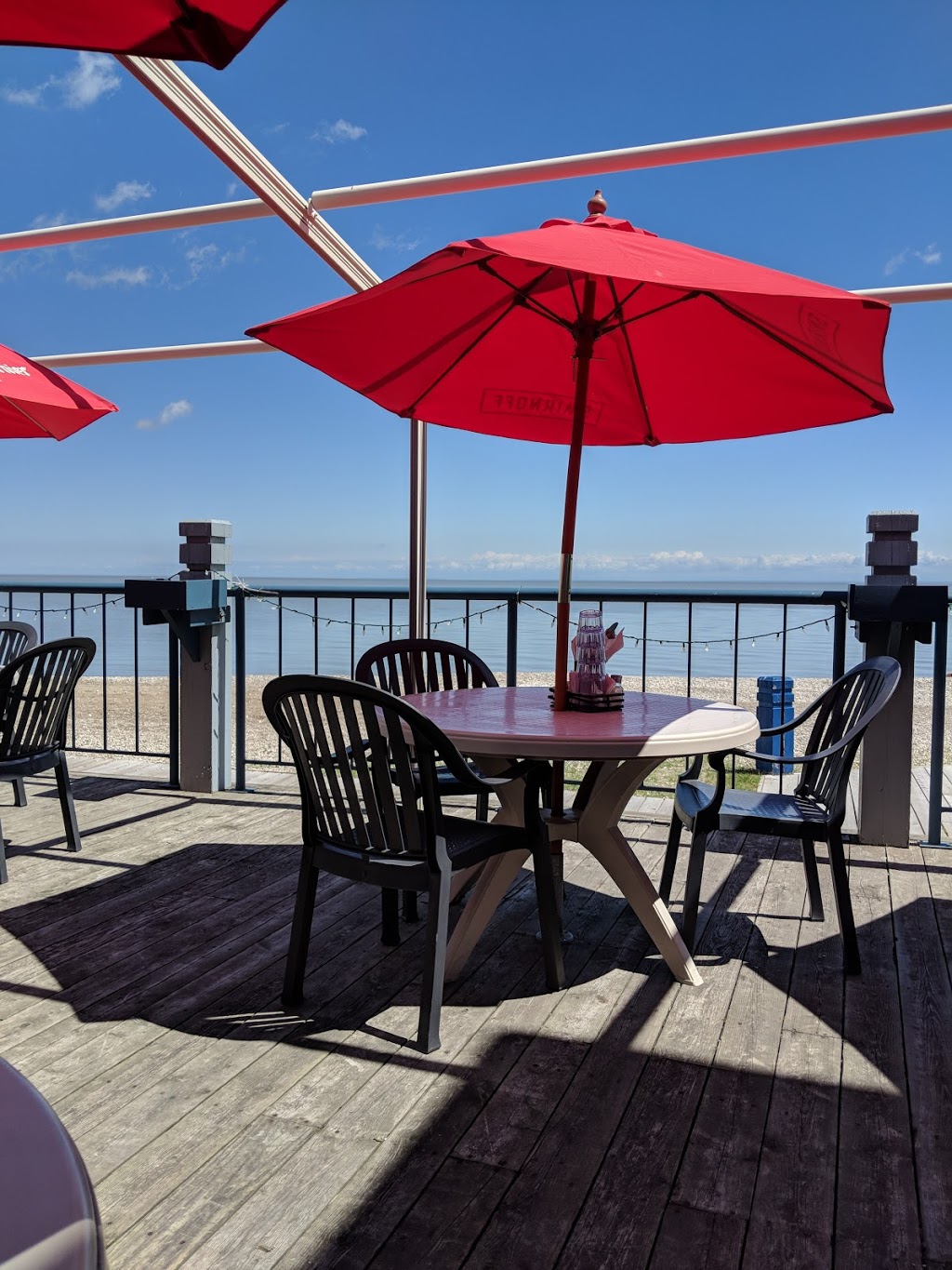 Seagulls Restaurant & Lounge | 10 Centre St, Gimli, MB R0C 1B0, Canada | Phone: (204) 642-4145