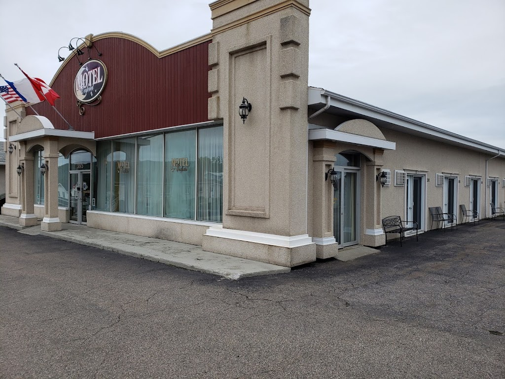 Motel Cofotel | 385 Rue St Laurent, Saint-Siméon, QC G0T 1X0, Canada | Phone: (418) 638-2227