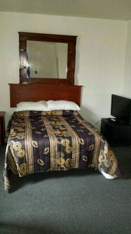 Royale Hotel | 20 Birch St, Garson, ON P3L 1T9, Canada | Phone: (705) 693-2211