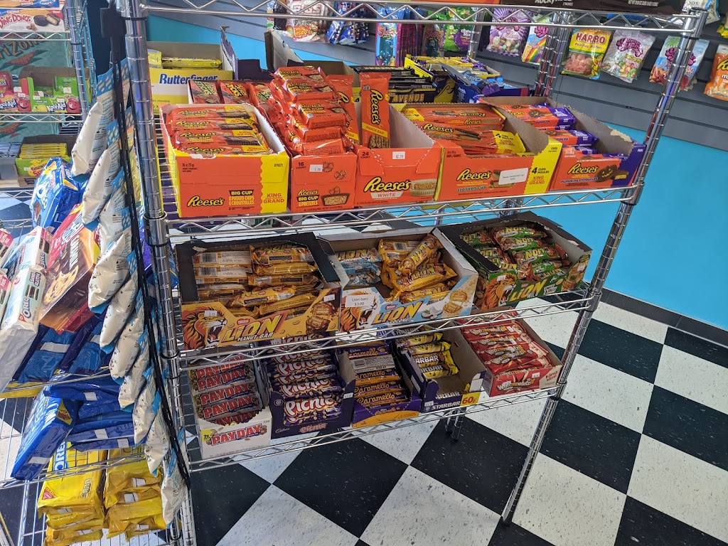 Munchie Planet | 2951 Green Rd #112, Duncan, BC V9L 0B8, Canada | Phone: (250) 597-3009