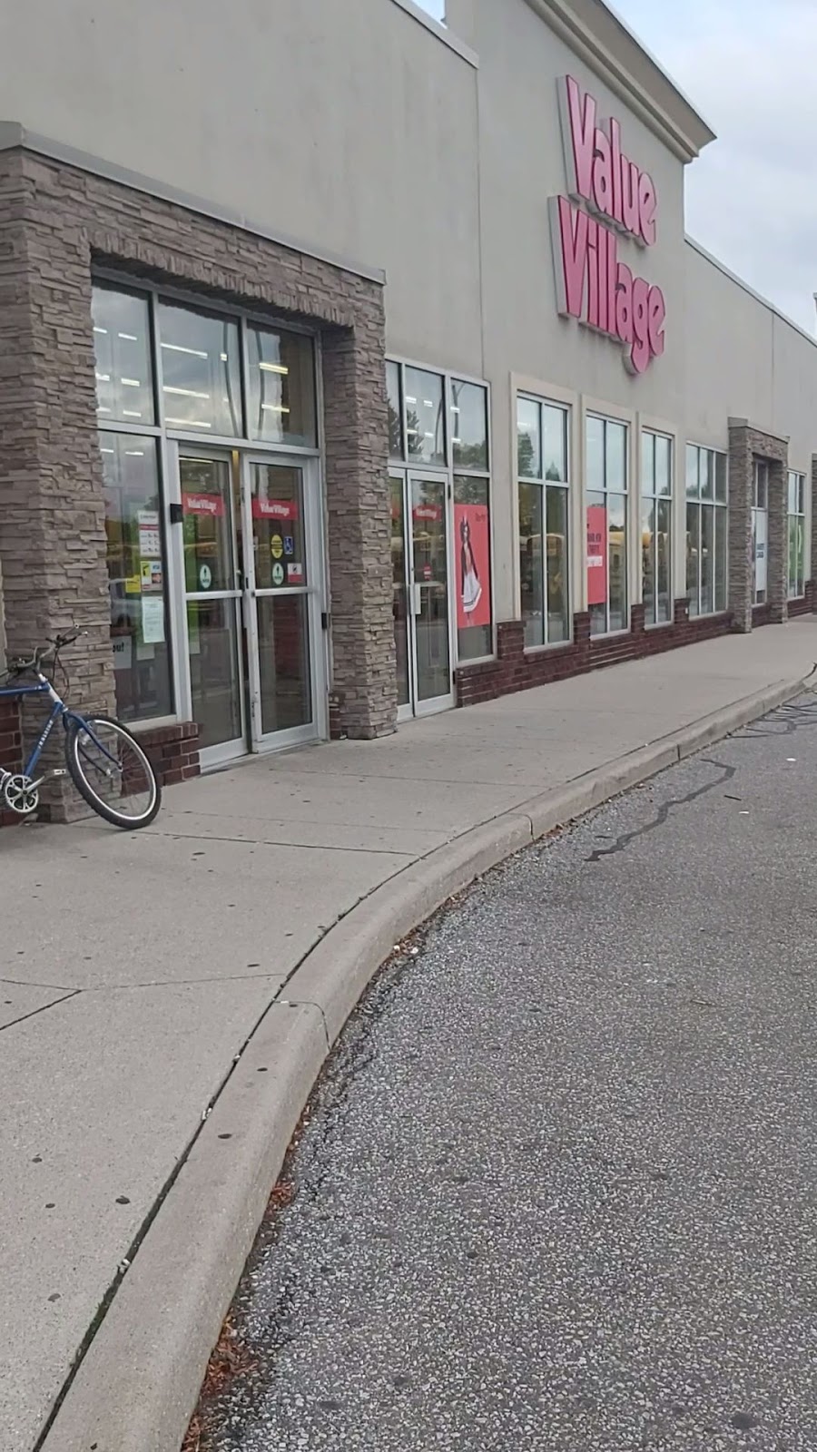 Value Village | 16 Seacliff Dr E, Leamington, ON N8H 2L2, Canada | Phone: (519) 322-0226