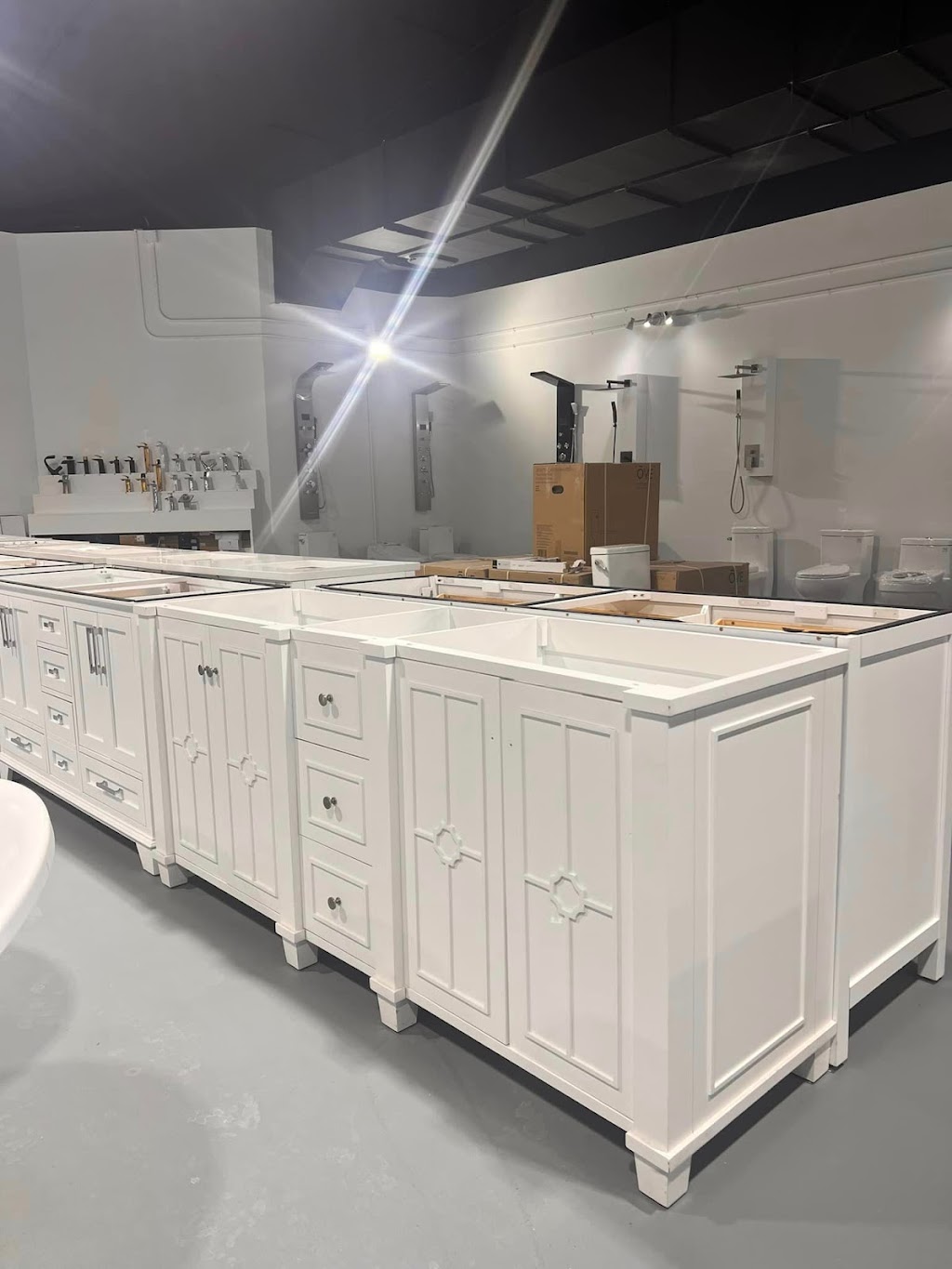 Magasin Vanity Store | 3576 Bd Saint-Charles, Kirkland, QC H9H 3C3, Canada | Phone: (514) 697-2200