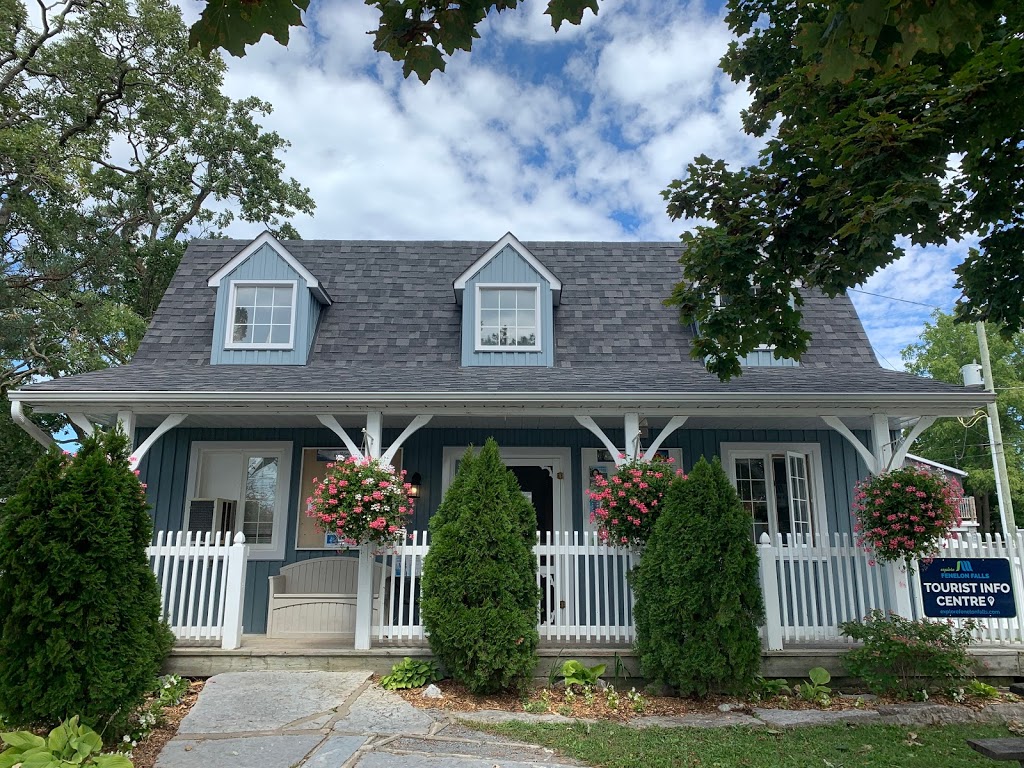 Explore Fenelon Falls | 15 Oak St, Fenelon Falls, ON K0M 1N0, Canada | Phone: (705) 887-3409