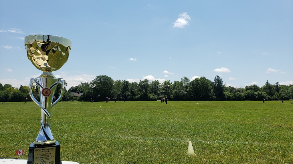 Lynda Lane Park | 580 Smyth Rd, Ottawa, ON K1H 8M2, Canada | Phone: (613) 580-2595