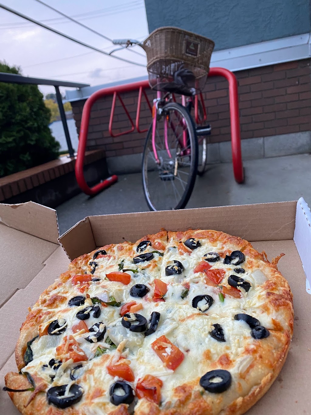 Pizza Factory | 1630 Cedar Hill Cross Rd, Victoria, BC V8P 2P6, Canada | Phone: (250) 383-4111